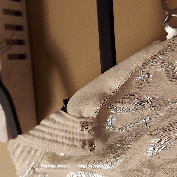 Women's White House Black Market top - Picture 7 of 9